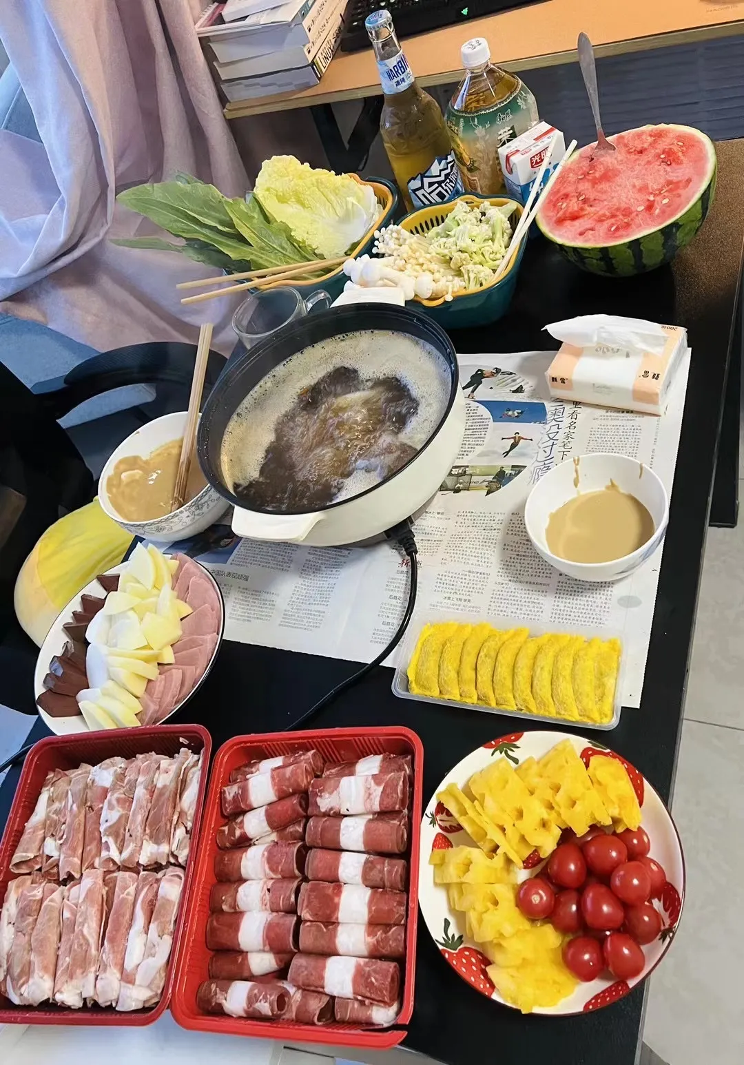 和朋友居家吃火锅