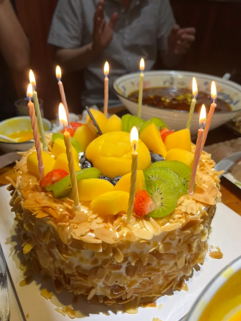 十月一回家，兄弟们给买的生日蛋糕